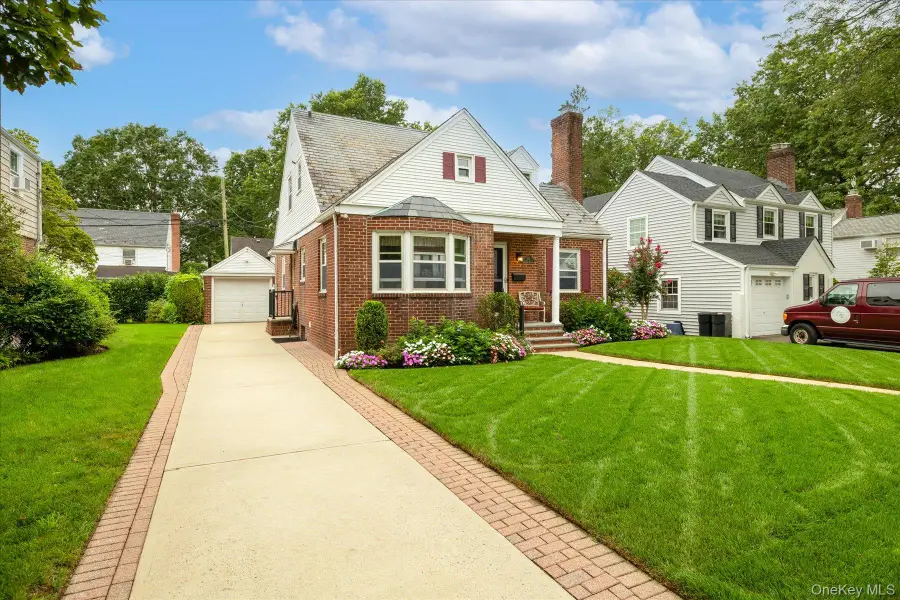 146 Beverly Avenue, Floral Park, NY 11001 - #3