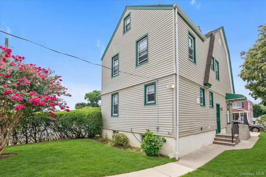 141 Elmwood Street, Valley Stream, NY 11581 - #2