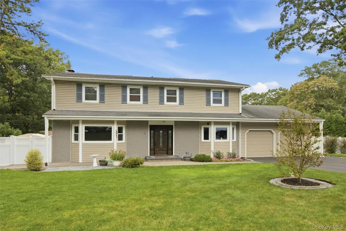6 Stuyvesant Circle W, East Setauket, NY 11733 - #1