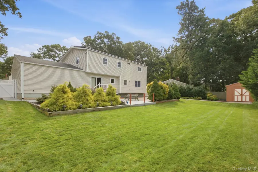 6 Stuyvesant Circle W, East Setauket, NY 11733 - #3