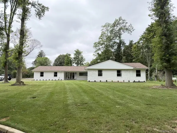 9 Empire Court, Dix Hills, NY 11746