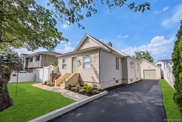 31 Cherry Avenue, Bethpage, NY 11714