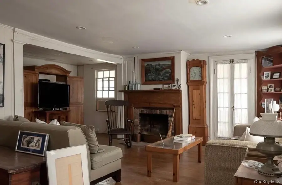 362 Middle Road, Bayport, NY 11705 - #2