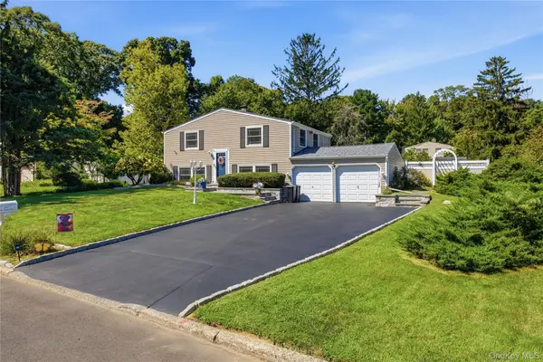 44 Ivy League Lane, Stony Brook, NY 11790