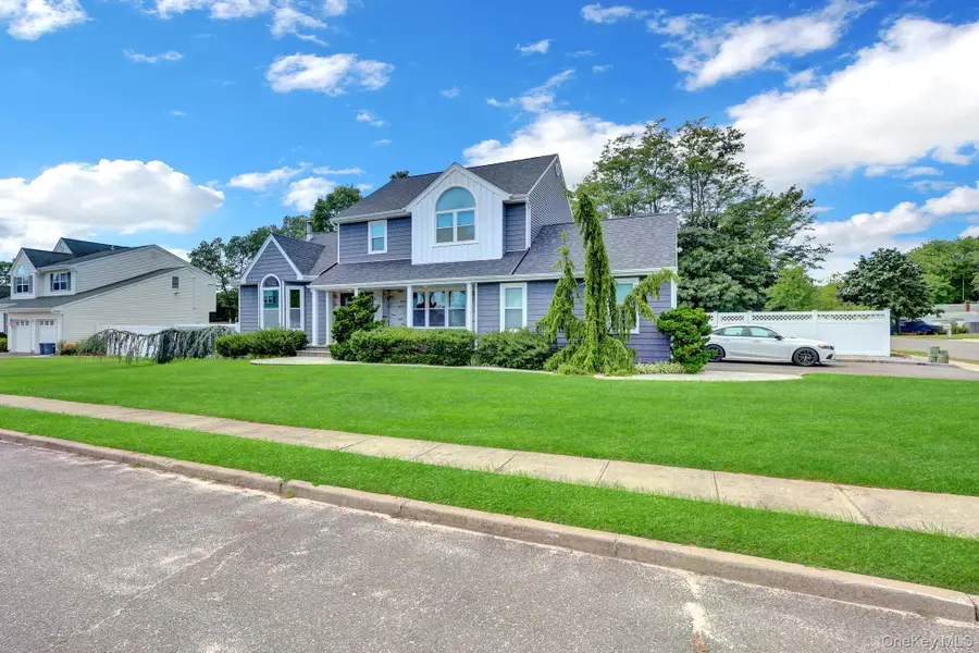 106 Paul Drive, Holbrook, NY 11741 - #2