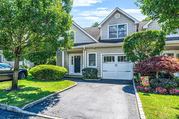 32 Coral Lane, Sayville, NY 11782