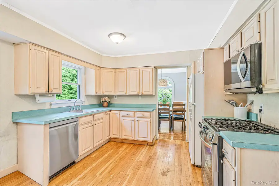 16 Dogwood Drive, Smithtown, NY 11787 - #3