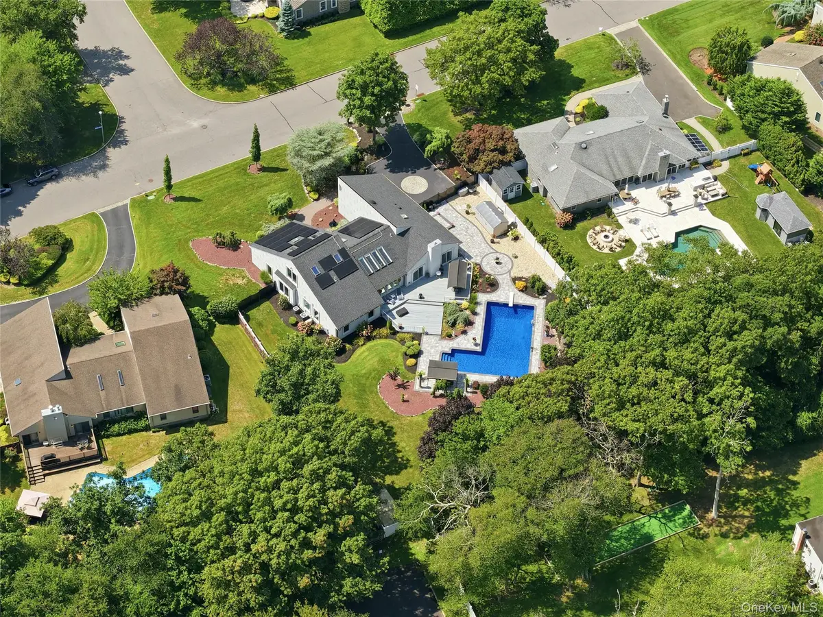 31 Deer Run, East Islip, NY 11730 - #1