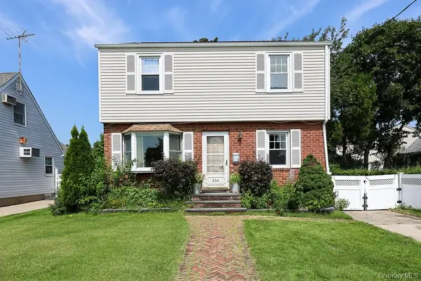494 Sally Road, Mineola, NY 11501