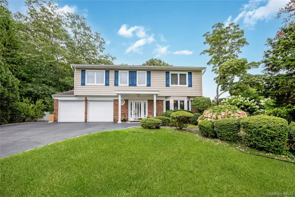 15 Melrose Lane, Commack, NY 11725