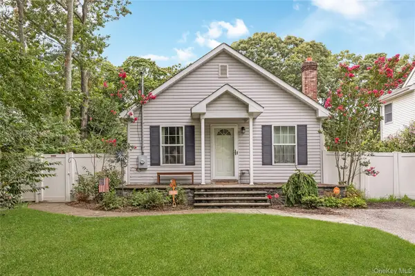 393 W End Avenue, Shirley, NY 11967