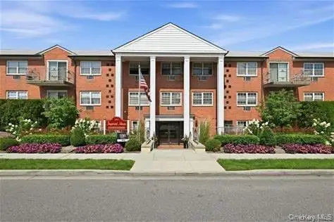 250 Village Avenue N #A14, Rockville Centre, NY 11570