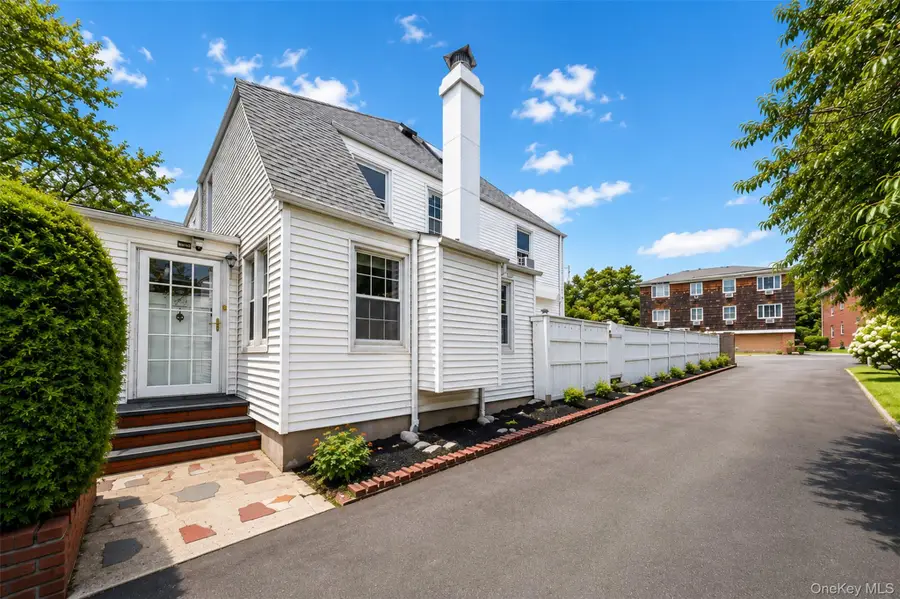 26 Van Nostrand Court, Little Neck, NY 11362 - #2