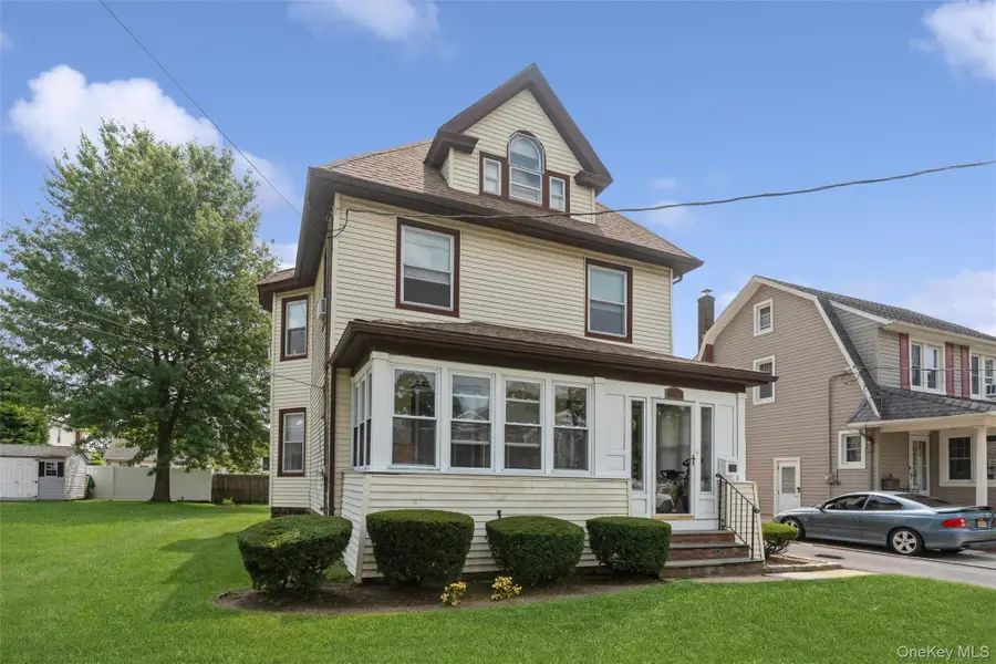 10 Driscoll Avenue, Rockville Centre, NY 11570 - #2