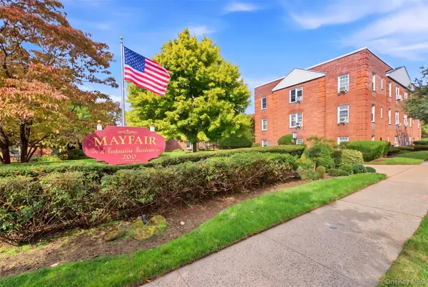 200 N Village Avenue #D7, Rockville Centre, NY 11570