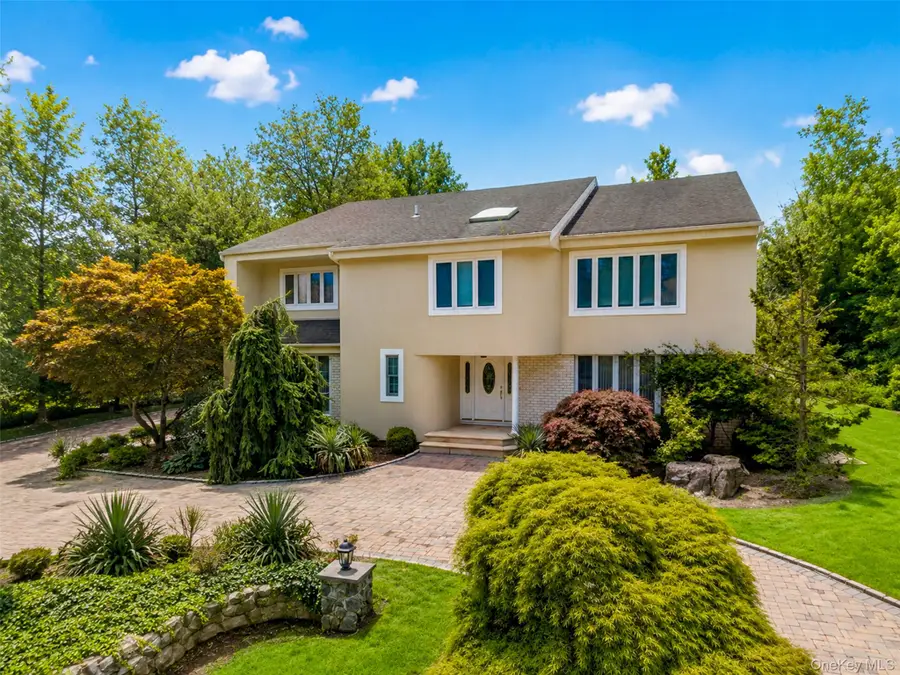 40 Bristol Drive, Manhasset, NY 11030 - #2
