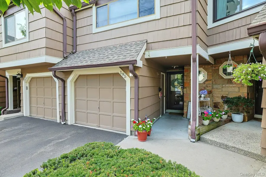 195 Treetop Circle, Nanuet, NY 10954 - #2