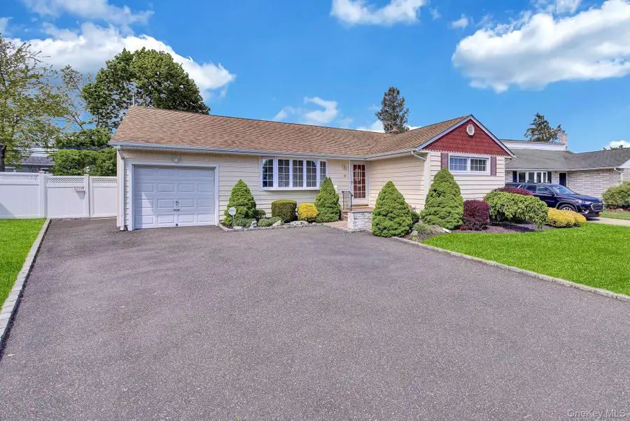 19 Essex Road, Bethpage, NY 11714 - #3