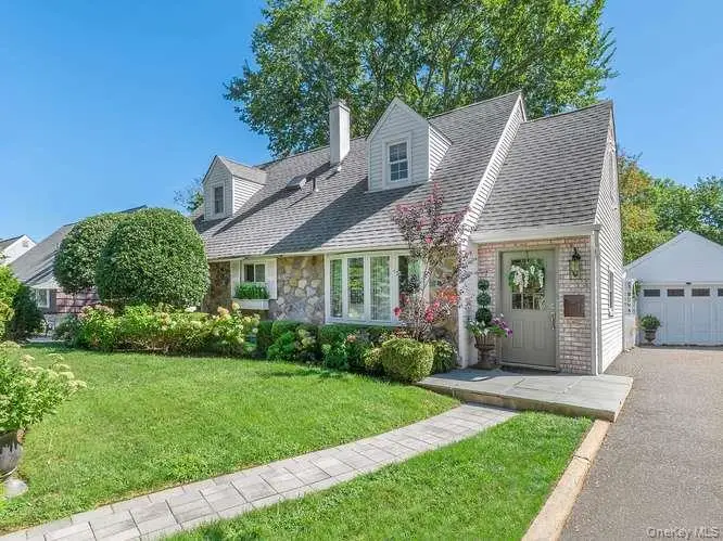 9 Robert Road, Glen Cove, NY 11542 - #1