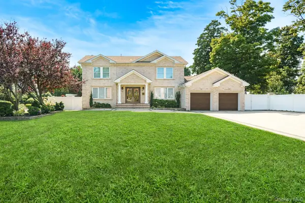 20 Mc Cue Lane, Babylon, NY 11702