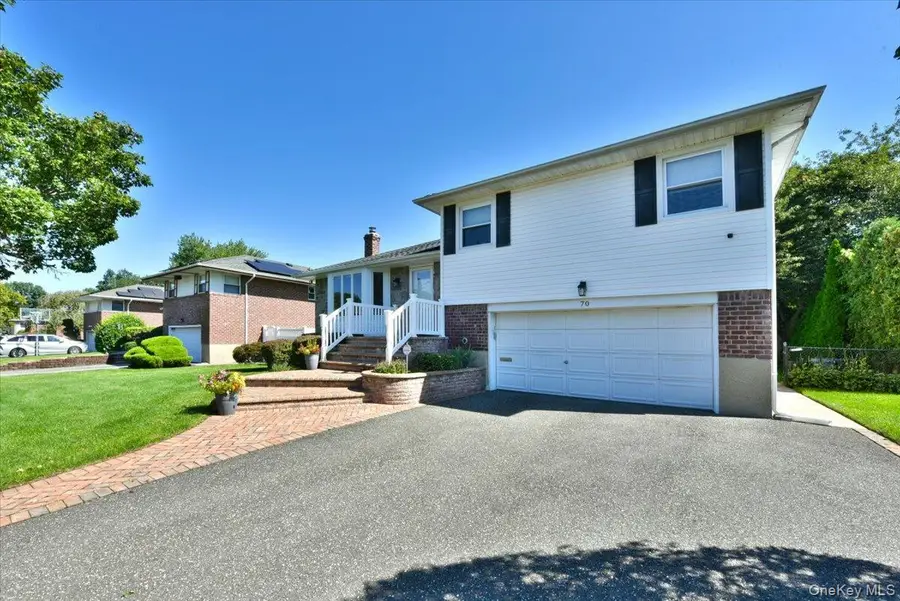 70 Glenwood Road, Plainview, NY 11803 - #3