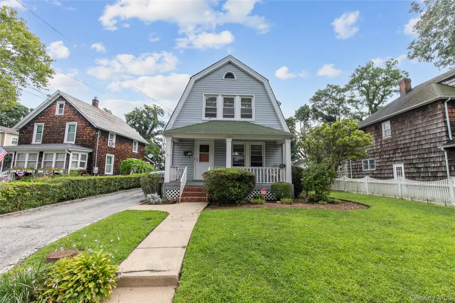 48 Saint Marks Place, Roslyn Heights, NY 11577 - #2