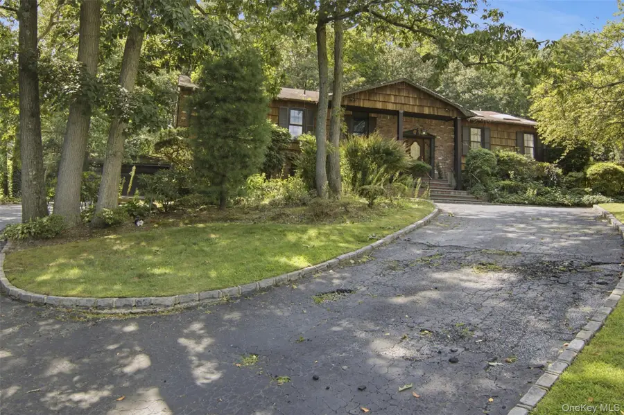 2 Cascade Court, Dix Hills, NY 11746 - #2