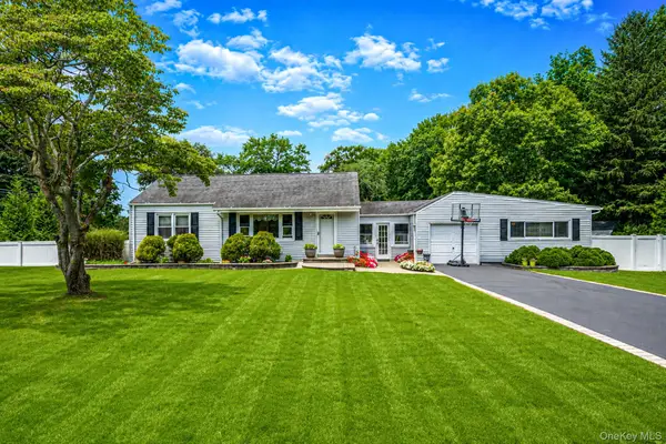 19 Ridgeley Road, Smithtown, NY 11787