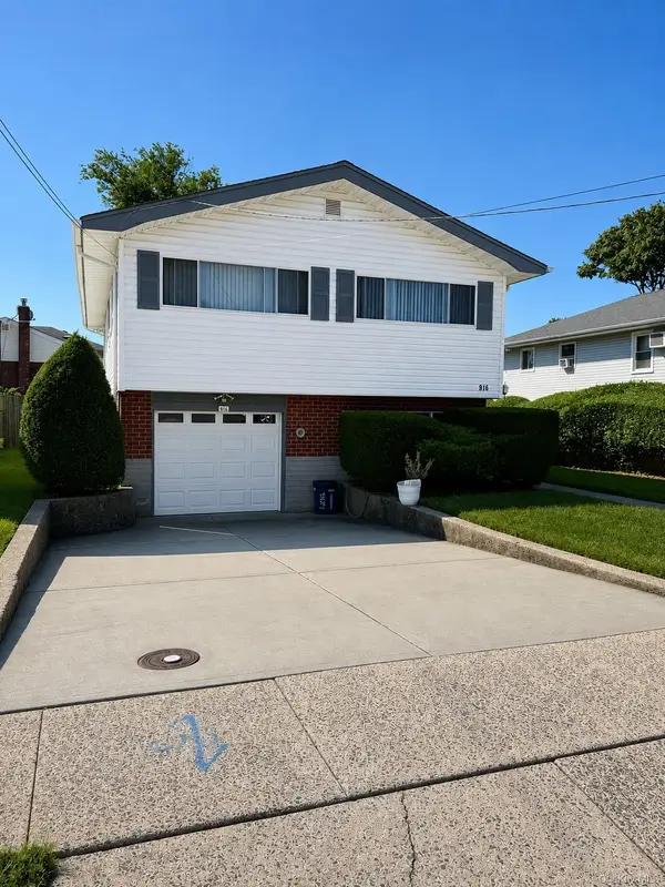 916 Park Avenue, Westbury, NY 11590