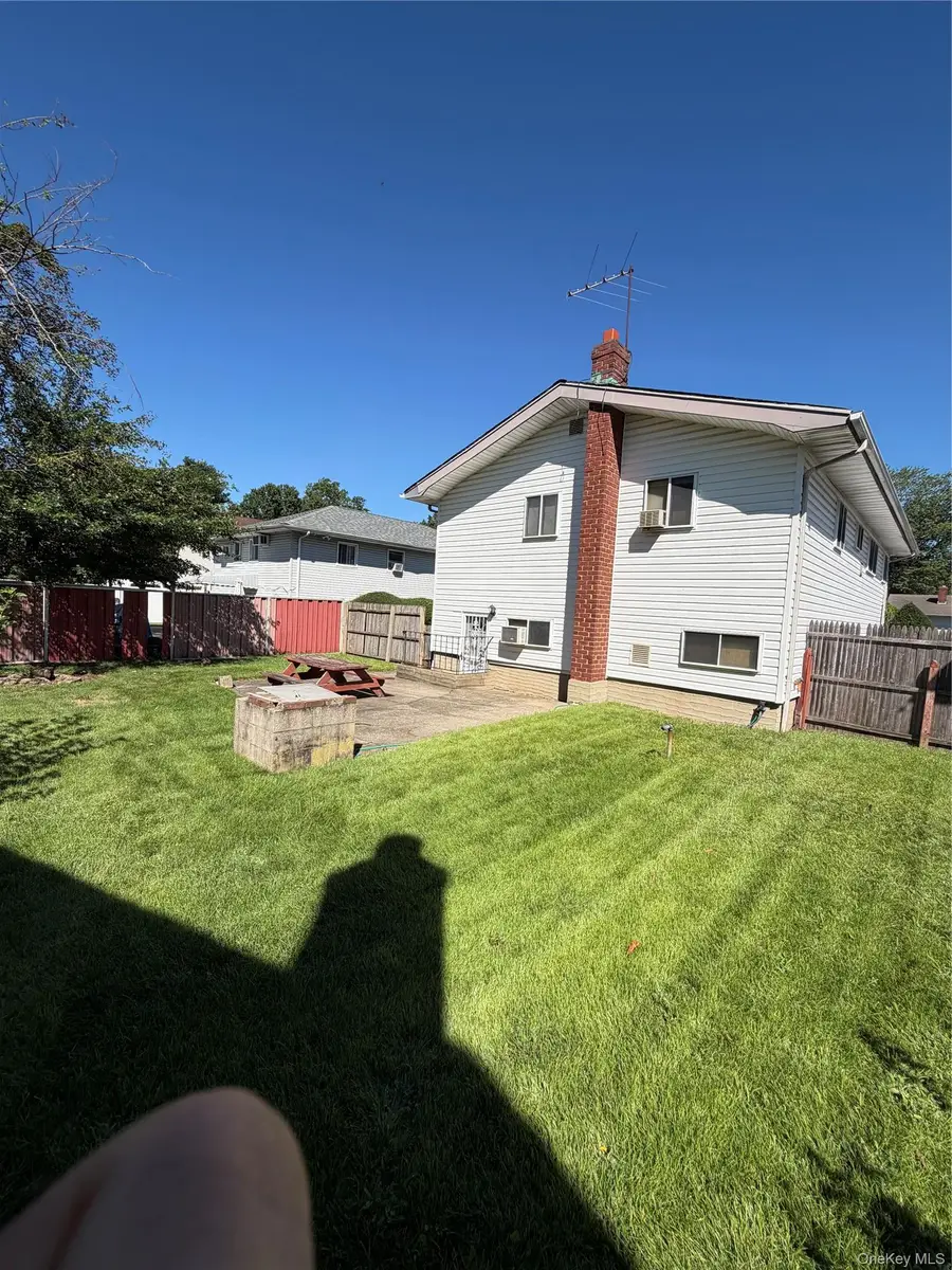 916 Park Avenue, Westbury, NY 11590 - #3