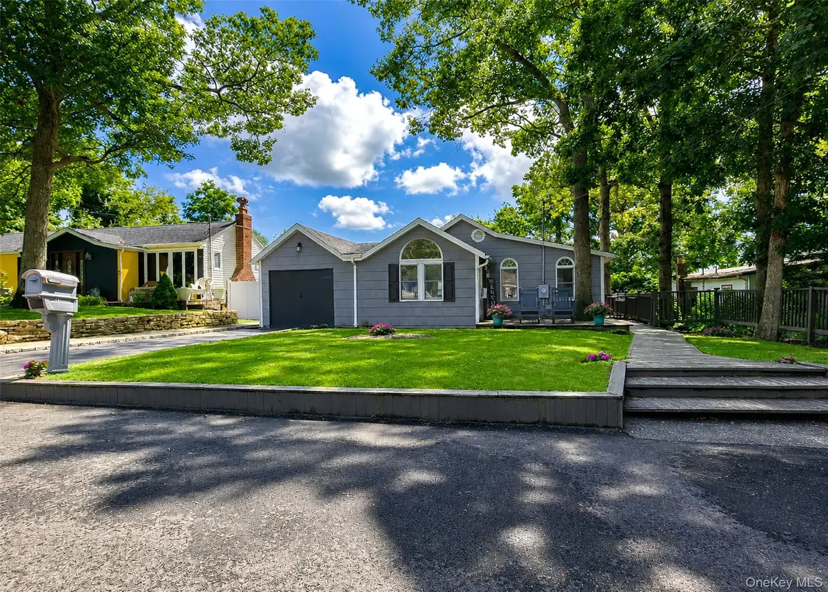 18 Oceanview Avenue, Farmingville, NY 11738 - #1