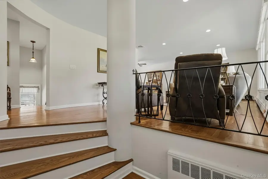 53 Greenwood Lane, Valhalla, NY 10595 - #2