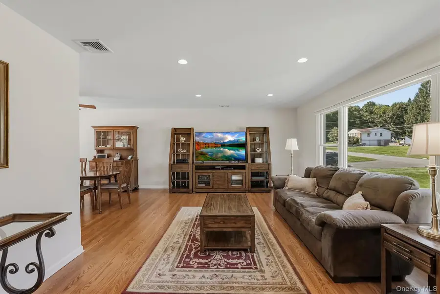 53 Greenwood Lane, Valhalla, NY 10595 - #3