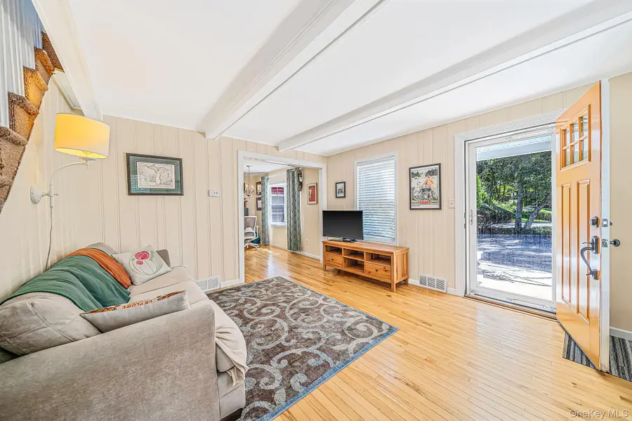 131 Quaker Path, East Setauket, NY 11733 - #3