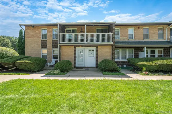 78 Artist Lake Drive, Middle Island, NY 11953