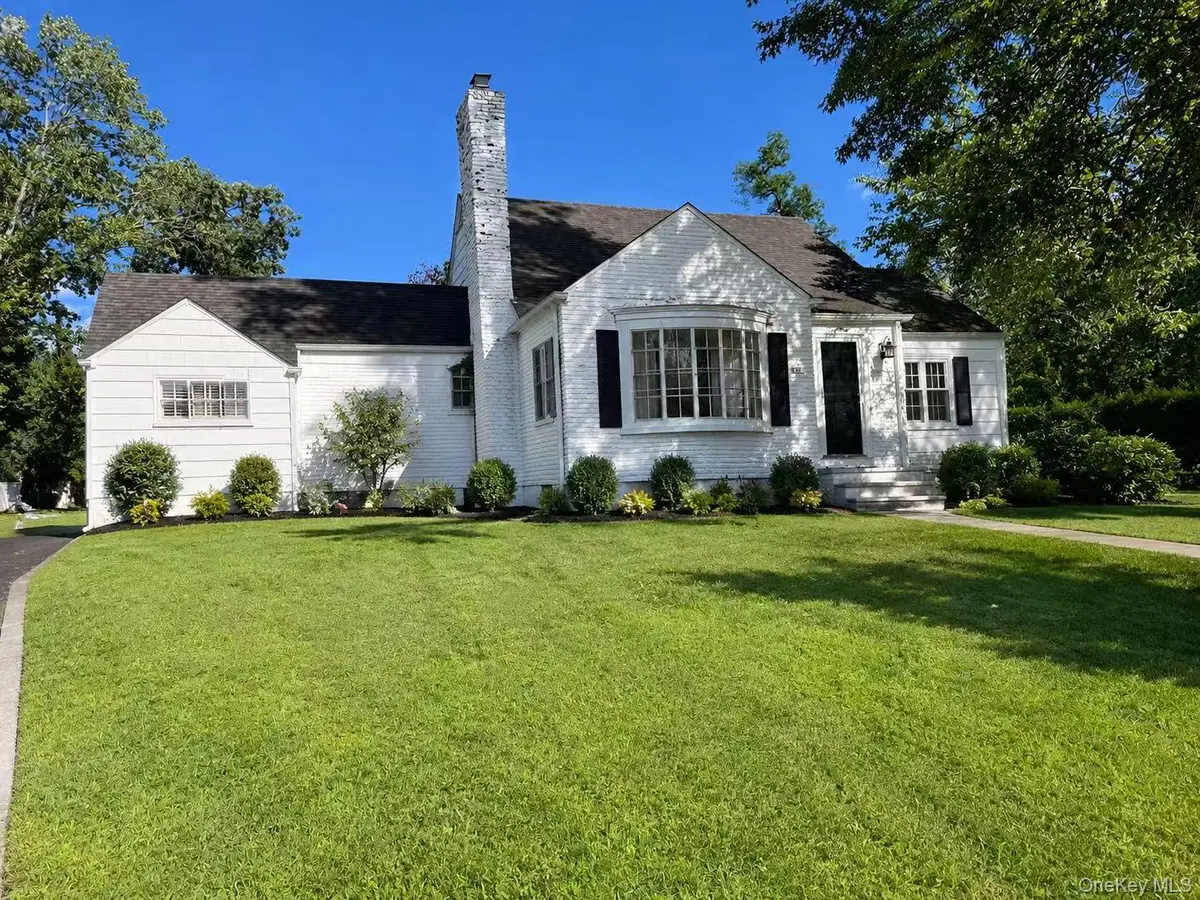 68 Woodbine Road, East Hills, NY 11577 - #1
