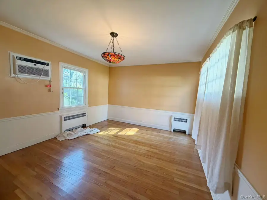 68 Woodbine Road, East Hills, NY 11577 - #3