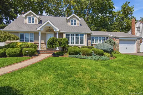 3 Cromwell Road, Carle Place, NY 11514