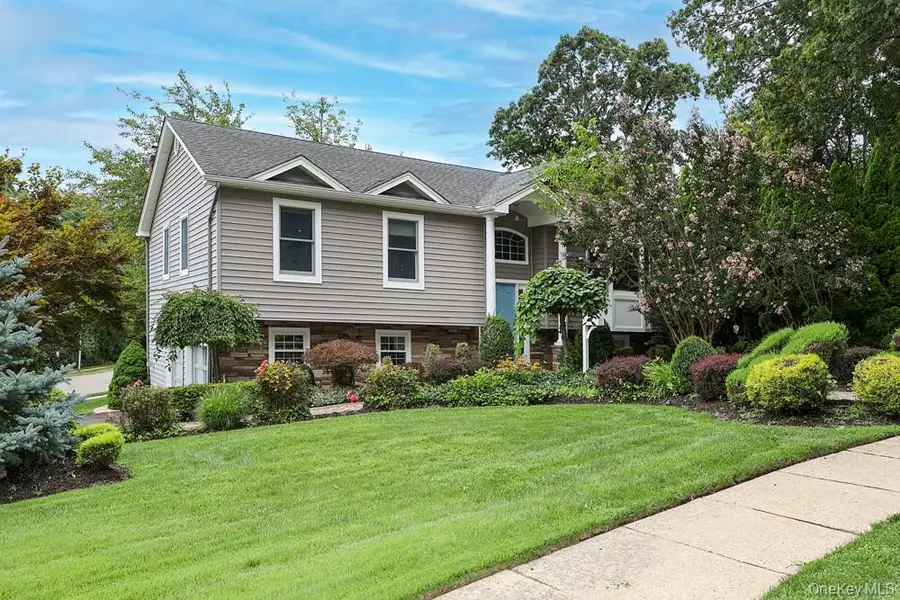 29 Puritan Lane, Farmingdale, NY 11735 - #2