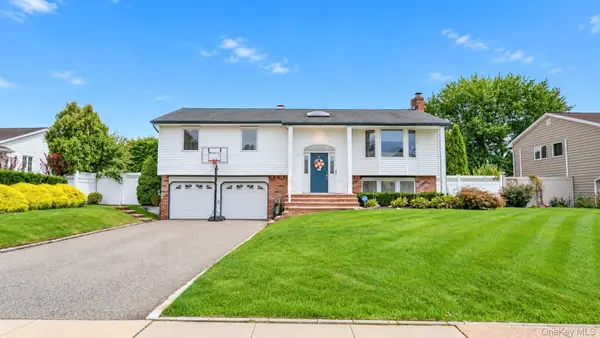 163 S Plaisted Avenue, Hauppauge, NY 11788