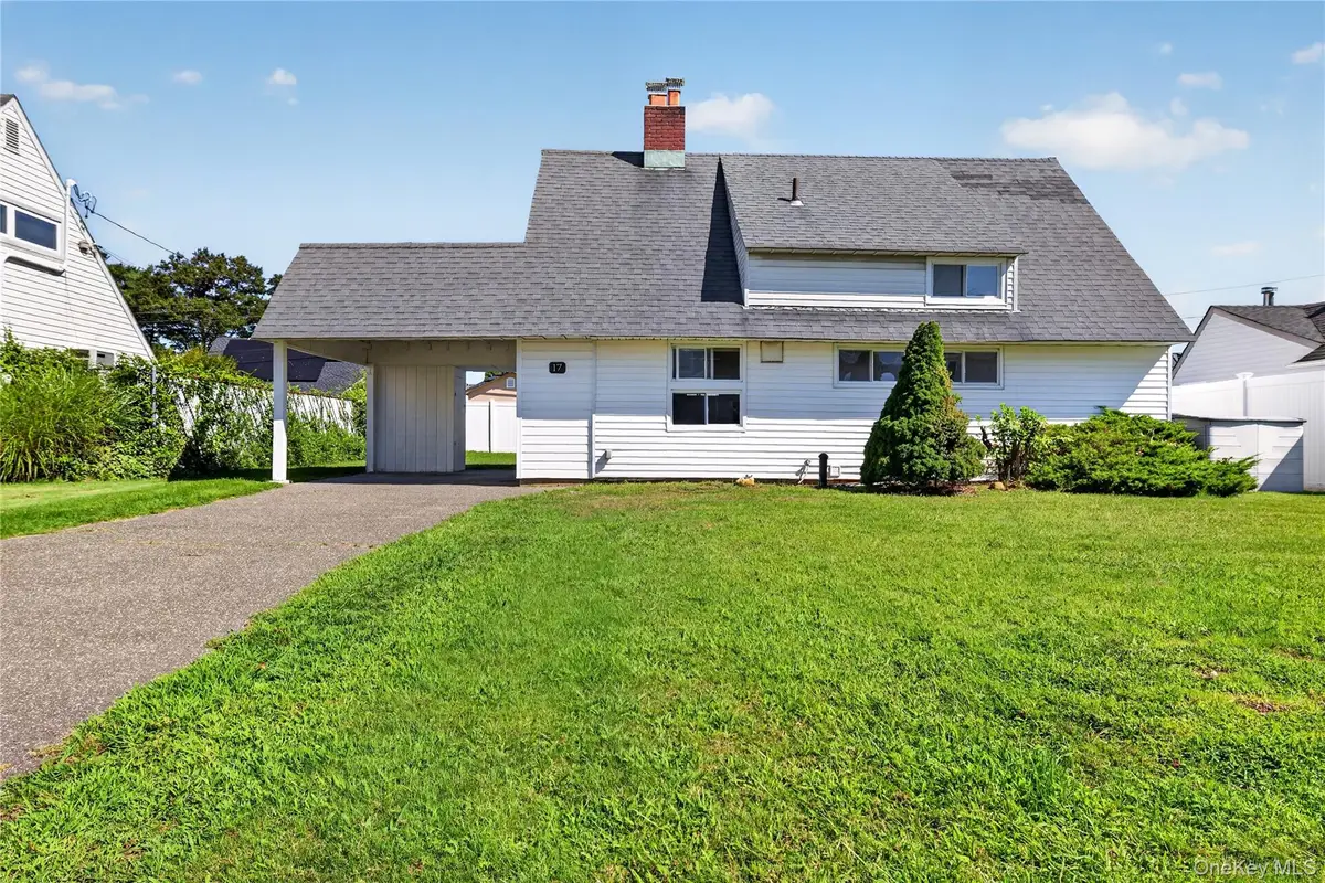 17 Berry Lane, Hicksville, NY 11801 - #1