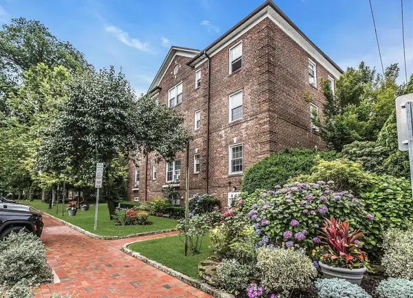8 Welwyn Road #2G, Great Neck, NY 11020