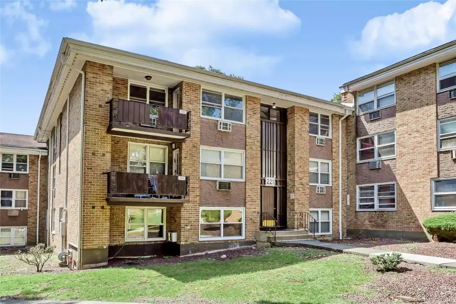221 Kearsing Parkway #E, Monsey, NY 10952 - #2
