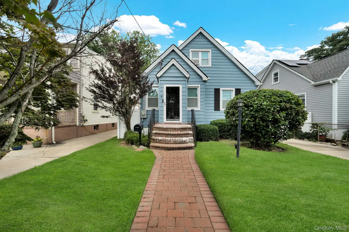 19 Westmoreland Road, Merrick, NY 11566 - #1