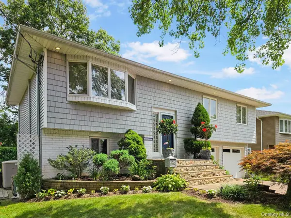1727 Roberta Lane, Merrick, NY 11566