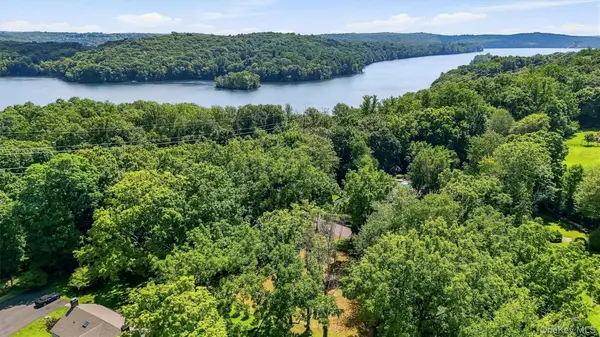 Davidson Drive, Thornwood, NY 10594