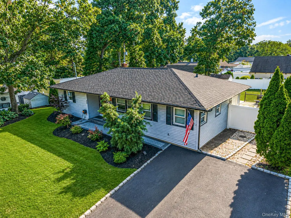 40 Avenue A, Holbrook, NY 11741 - #1