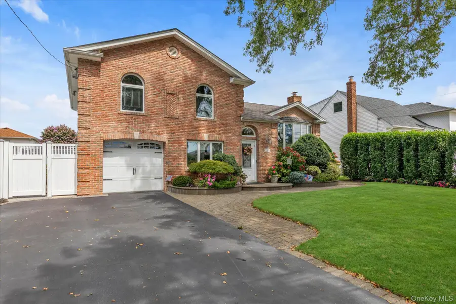 2781 S Saint Marks Avenue, Bellmore, NY 11710 - #2