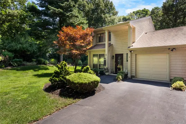 4 Lyndon Court, Bohemia, NY 11716