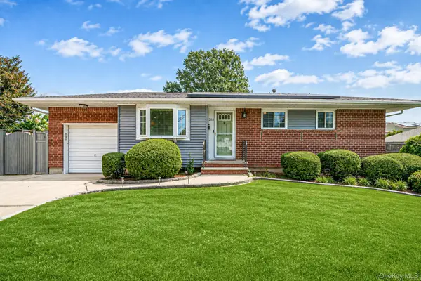 285 W 9th Street, Deer Park, NY 11729